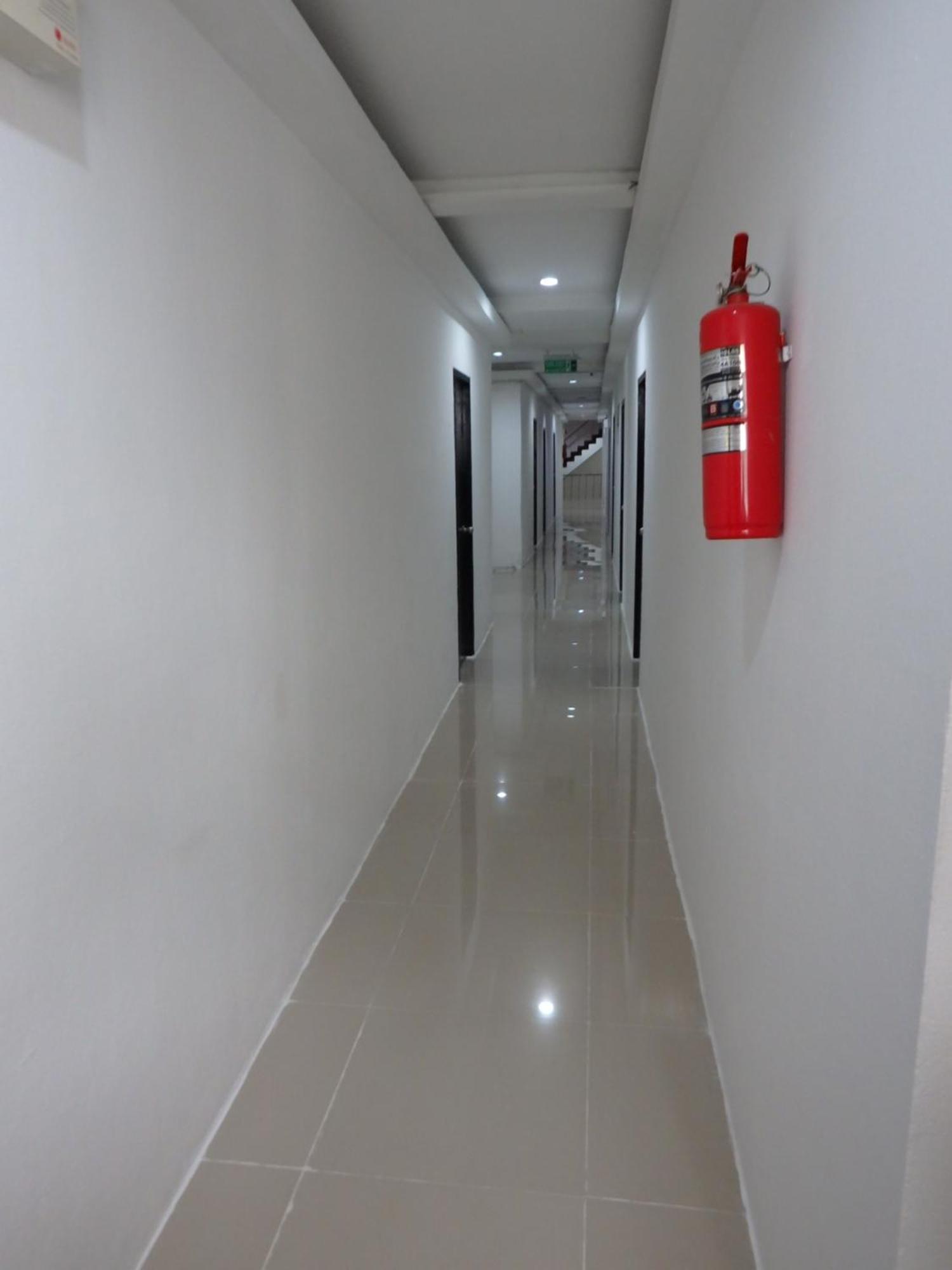 Boomerang Inn Phuket Ngoại thất bức ảnh