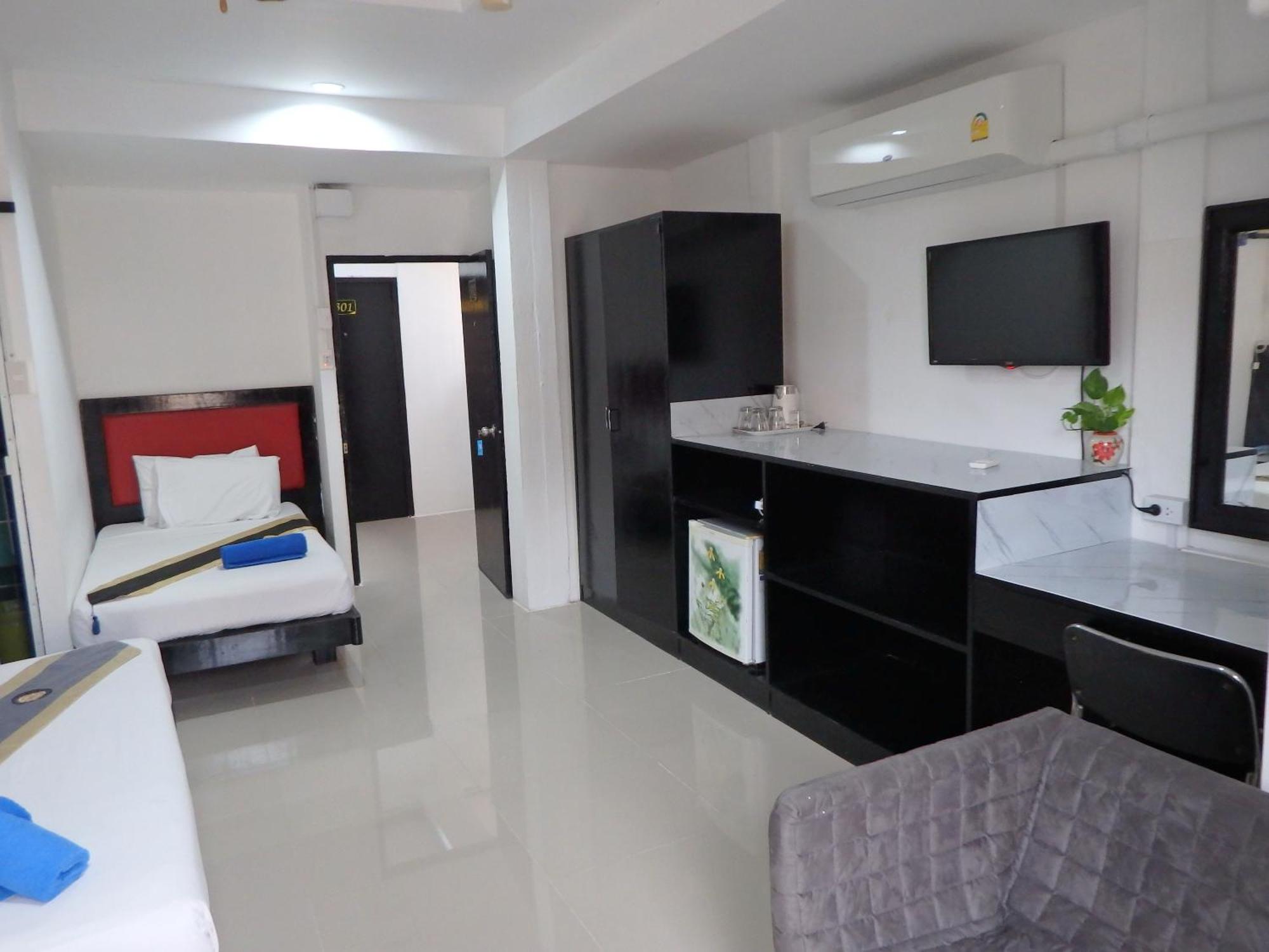 Boomerang Inn Phuket Ngoại thất bức ảnh