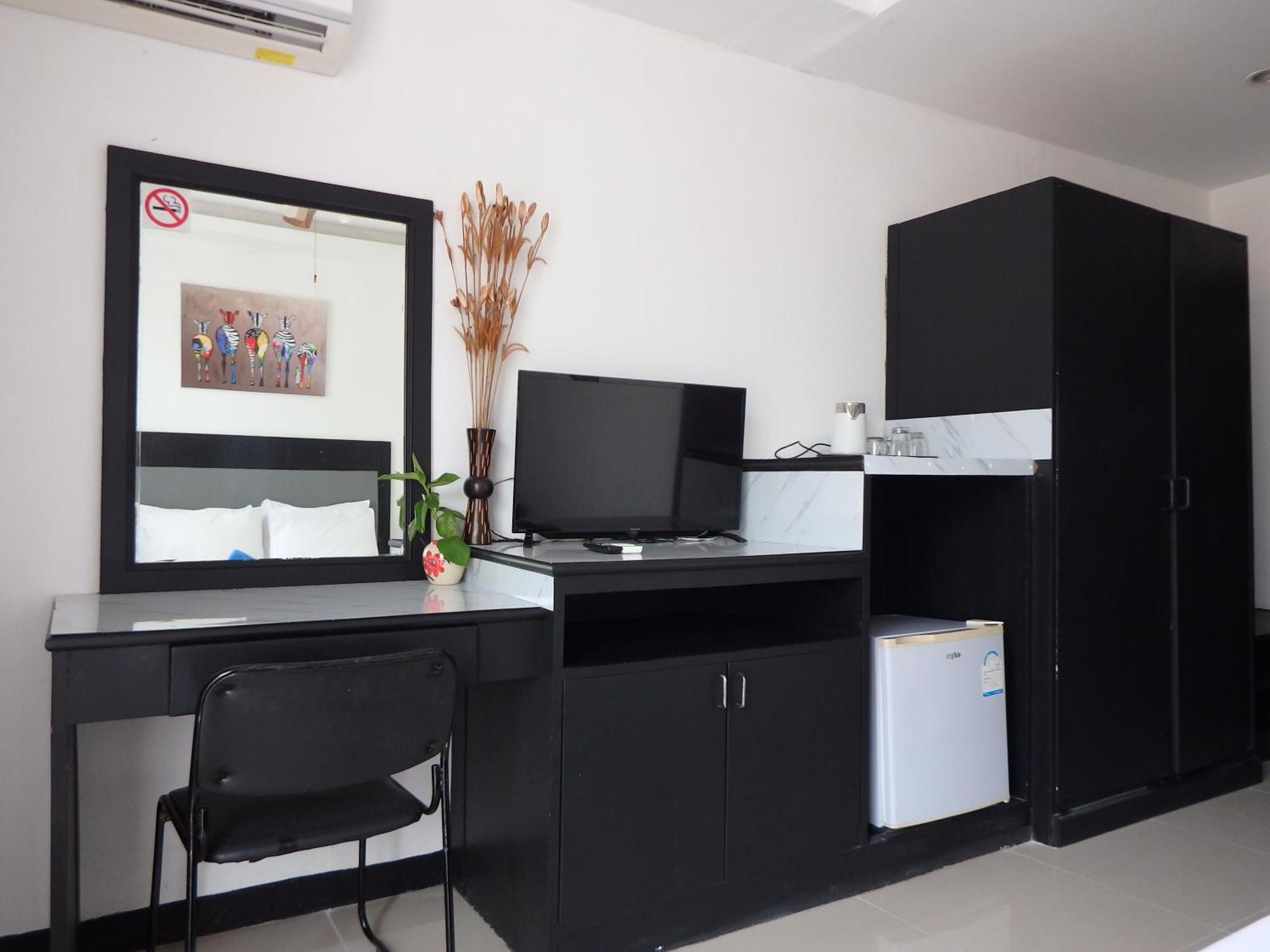 Boomerang Inn Phuket Ngoại thất bức ảnh