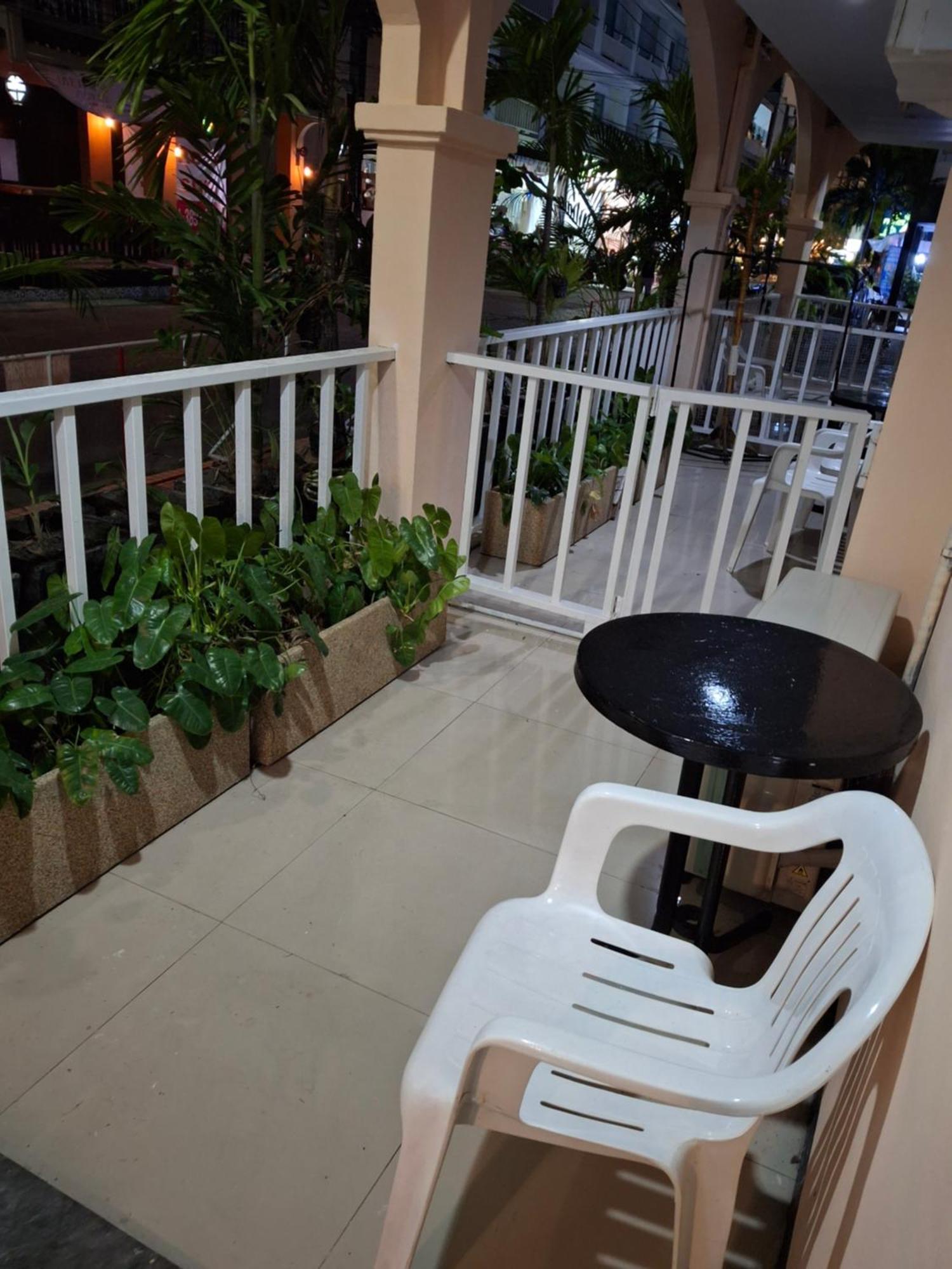 Boomerang Inn Phuket Ngoại thất bức ảnh