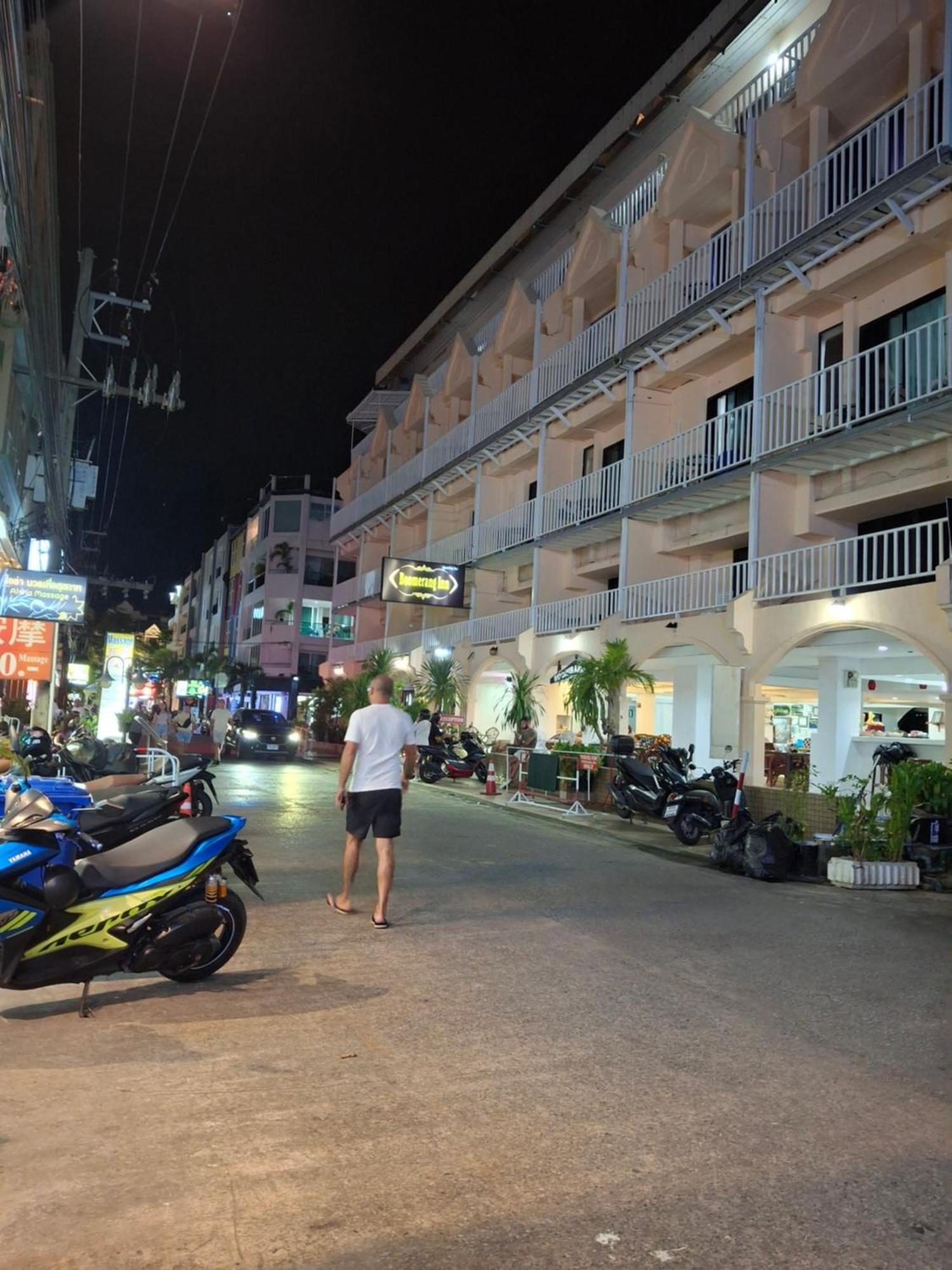 Boomerang Inn Phuket Ngoại thất bức ảnh
