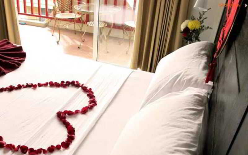 Boomerang Inn Phuket Ngoại thất bức ảnh